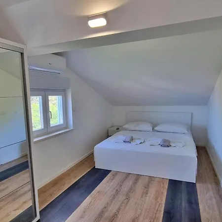 Endless Summer Apartman Pisak